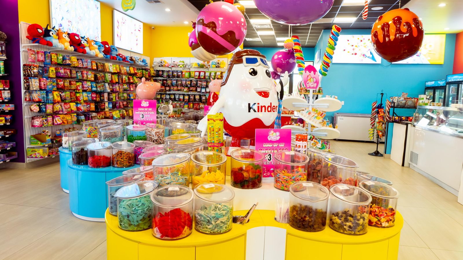 Round island of bulk candy jars in the middle of the candy store